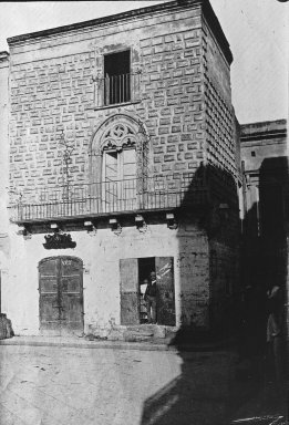 <em>"Palazzo, Andria, Italy"</em>. Lantern slide 3.25x4in, 3.25 x 4 in. Brooklyn Museum, Goodyear. (Photo: Brooklyn Museum, S03i3204l01.jpg