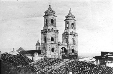 <em>"Cathedral, Altamura Molfetta, Italy"</em>. Lantern slide 3.25x4in, 3.25 x 4 in. Brooklyn Museum, Goodyear. (Photo: Brooklyn Museum, S03i3229l01.jpg