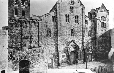 <em>"Cathedral, Bari, Italy, 1895?"</em>, 1895?. Lantern slide 3.25x4in, 3.25 x 4 in. Brooklyn Museum, Goodyear. (Photo: Brooklyn Museum, S03i3265l01.jpg