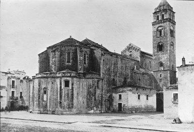 <em>"Cathedral, Barletta, Italy"</em>. Lantern slide 3.25x4in, 3.25 x 4 in. Brooklyn Museum, Goodyear. (Photo: Brooklyn Museum, S03i3272l01.jpg