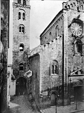 <em>"Cathedral, Barletta, Italy"</em>. Lantern slide 3.25x4in, 3.25 x 4 in. Brooklyn Museum, Goodyear. (Photo: Brooklyn Museum, S03i3273l01.jpg