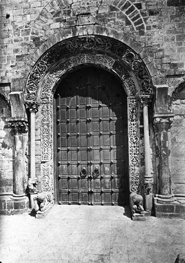 <em>"Cathedral, Trani, Italy, 1895?"</em>, 1895?. Lantern slide 3.25x4in, 3.25 x 4 in. Brooklyn Museum, Goodyear. (Photo: Brooklyn Museum, S03i3278l01.jpg