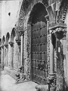 <em>"Cathedral, Trani, Italy, 1895?"</em>, 1895?. Lantern slide 3.25x4in, 3.25 x 4 in. Brooklyn Museum, Goodyear. (Photo: Brooklyn Museum, S03i3279l01.jpg