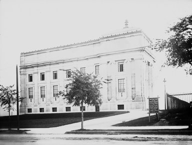 <em>"Brooklyn Museum: exterior. View of the West Wing from Eastern Parkway, showing museum signage, 08/20/1897."</em>, 1897. Glass negative 6.75x8.5in, 6.75 x 8.5in (17.2 x 21.7 cm). Brooklyn Museum, Museum building. (Photo: Brooklyn Museum, S06_BEEi002.jpg