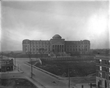 <em>"Brooklyn Museum: exterior. View of the Eastern Parkway façade from the northeast, showing  Washington Avenue in the foreground, 08/20/1897."</em>, 1897. Glass negative 8x10in, 8 x 10 in. Brooklyn Museum, Museum building. (Photo: Brooklyn Museum, S06_BEEi003.jpg