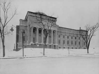 <em>"Brooklyn Museum: exterior. View of the Central section and West Wing from Eastern Parkway, showing façade in snow, ca. 1904."</em>, 1904. Bw negative 5x7in. Brooklyn Museum, Museum building. (Photo: Brooklyn Museum, S06_BEEi009_Museum_exterior_Central_Section_snow.jpg