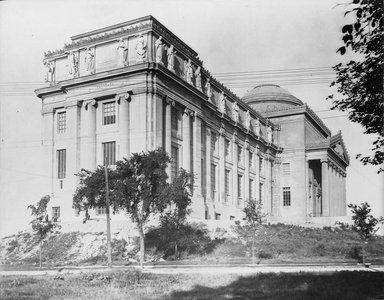 <em>"Brooklyn Museum: exterior. View of the East Wing and Central section from the northeast, showing sculptures (allegorical figures) along Eastern Parkway and east facades, ca. 1909-1912."</em>, 1909. Bw copy negative 5x7in, 5 x 7in (12.7 x 17.8 cm). Brooklyn Museum, Museum building. (Photo: Brooklyn Museum, S06_BEEi015.jpg