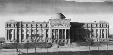 <em>"Brooklyn Museum: exterior. View of Eastern Parkway façade from Eastern Parkway, ca. 1935-1964."</em>, 1935. Glass negative 5x7in, 5 x 7 in. Brooklyn Museum, Museum building. (Photo: Brooklyn Museum, S06_BEEi022.jpg