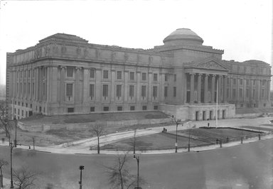 <em>"Brooklyn Museum: exterior. View of Eastern Parkway façade from the northeast, showing part of the east façade, 1936."</em>, 1936. Bw negative 5x7in. Brooklyn Museum, Museum building. (Photo: Brooklyn Museum, S06_BEEi023.jpg