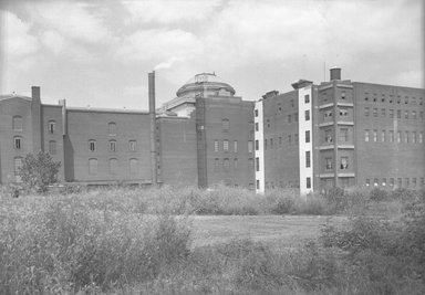 <em>"Brooklyn Museum: exterior. View of  the back of the museum from the south, showing surrounding fields, 1940."</em>, 1940. Bw negative 5x7in. Brooklyn Museum, Museum building. (Photo: Brooklyn Museum, S06_BEEi033.jpg