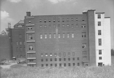 <em>"Brooklyn Museum: exterior. View of  the back of the museum from the south, showing rear façade of the Central section and East Wing, 1940."</em>, 1940. Bw negative 5x7in. Brooklyn Museum, Museum building. (Photo: Brooklyn Museum, S06_BEEi035.jpg