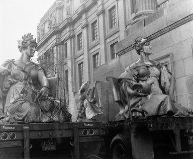 <em>"Brooklyn Museum: exterior. View of the installation of Daniel Chester French's Brooklyn and Manhattan statues at the front entrance of the museum, showing statues on flatbeds, 1964."</em>, 1964. Bw copy negative 4x5in, 4 x 5in (10.2 x 12.7 cm). Brooklyn Museum, Museum building. (Photo: Brooklyn Museum, S06_BEEi049.jpg
