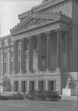 <em>"Brooklyn Museum: exterior. View of  the Central section from the front of the museum, showing Daniel Chester French's Brooklyn and Manhattan statues flanking the entrance, 07/1964."</em>, 1964. Bw negative 5x7in. Brooklyn Museum, Museum building. (Photo: Brooklyn Museum, S06_BEEi057.jpg
