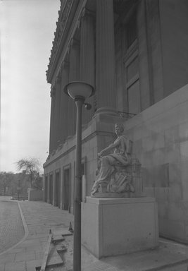 <em>"Brooklyn Museum: exterior. Close-up view of the Central section entrance from the west, showing Daniel Chester French's Brooklyn statue, 07/1964."</em>, 1964. Bw negative 5x7in. Brooklyn Museum, Museum building. (Photo: Brooklyn Museum, S06_BEEi061.jpg