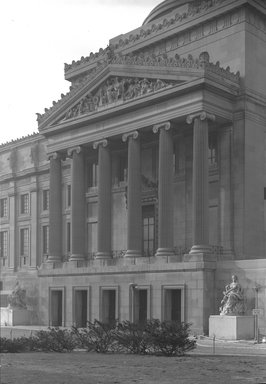 <em>"Brooklyn Museum: exterior. View of the Central section from the front of the museum, showing Daniel Chester French's Brooklyn and Manhattan statues flanking the entrance, 07/1964."</em>, 1964. Bw negative 5x7in. Brooklyn Museum, Museum building. (Photo: Brooklyn Museum, S06_BEEi062.jpg