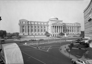 <em>"Brooklyn Museum: exterior. View of Eastern Parkway façade from the northeast, showing Eastern Parkway and Washington Avenue in the foreground, 05/1965."</em>, 1965. Bw negative 5x7in. Brooklyn Museum, Museum building. (Photo: Brooklyn Museum, S06_BEEi064.jpg