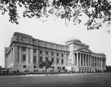 <em>"Brooklyn Museum: exterior. View of the Eastern Parkway façade from the northeast, 06/03/1971."</em>, 1971. Bw copy negative 5x7in, 5 x 7in (12.7 x 17.8 cm). Brooklyn Museum, Museum building. (Photo: Brooklyn Museum, S06_BEEi088.jpg
