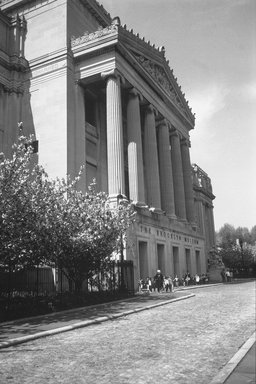 <em>"Brooklyn Museum: exterior. View of the Central section from the east, showing children walking past the front entrance, ca. 1980."</em>, 1980. Bw copy negative 4x5in, 4 x 5in (10.2 x 12.7 cm). Brooklyn Museum, Museum building. (Photo: Brooklyn Museum, S06_BEEi099.jpg