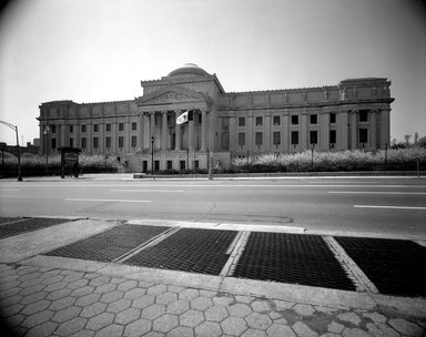 <em>"Brooklyn Museum: exterior. View of the Eastern Parkway façade from the north, showing cherry blossoms and Eastern Parkway in the foreground, 05/1983."</em>, 1983. Bw negative 8x10in, 8 x 10in (20.3 x 25.4 cm). Brooklyn Museum, Museum building. (Photo: Brooklyn Museum, S06_BEEi103.jpg