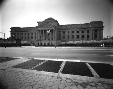 <em>"Brooklyn Museum: exterior. View of the Eastern Parkway façade from the north, showing cherry blossoms and Eastern Parkway in the foreground, 05/1983."</em>, 1983. Bw negative 8x10in, 8 x 10in (20.3 x 25.4 cm). Brooklyn Museum, Museum building. (Photo: Brooklyn Museum, S06_BEEi104.jpg