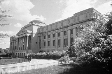 <em>"Brooklyn Museum: exterior. View of the Eastern Parkway façade from the northwest, 1984."</em>, 1984. Bw copy negative 4x5in, 4 x 5in (10.2 x 12.7 cm). Brooklyn Museum, Museum building. (Photo: Brooklyn Museum, S06_BEEi110.jpg