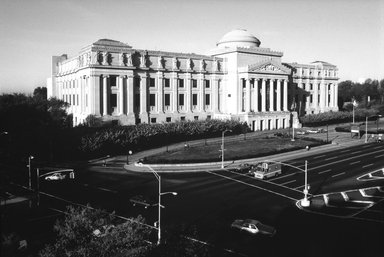 <em>"Brooklyn Museum: exterior. View of the Eastern Parkway façade from the northeast, showing Eastern Parkway and Washington Avenue in the foreground, n.d. (ca. 1985-1987)."</em>, 1985. Bw negative 4x5in. Brooklyn Museum, Museum building. (Photo: Brooklyn Museum, S06_BEEi112.jpg