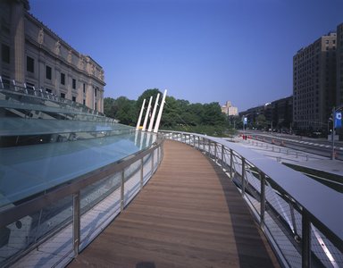 <em>"Brooklyn Museum: exterior. View of walkway from the walkway, showing glass canopy and Eastern Parkway, 2004."</em>, 2004. Color transparency 4x5in, 4 x 5in (10.2 x 12.7 cm). Brooklyn Museum, Museum building. (Photo: Brooklyn Museum, S06_BEEi166.jpg