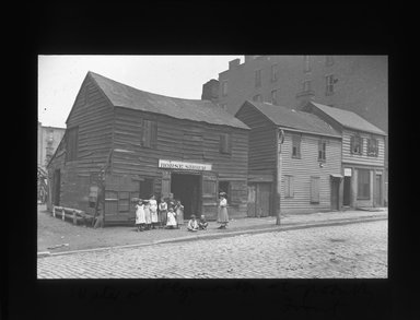 <em>"Views: Brooklyn. Various. View 038: Water or Plymouth Street. Possibly Front."</em>. Lantern slide 3.25x4in, 3.25 x 4 in. Brooklyn Museum, CHART_2011. (S10_12_Brooklyn_Various038.jpg