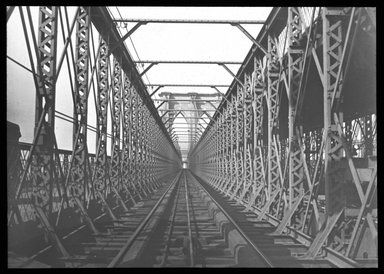 <em>"Views: U.S., Brooklyn. Brooklyn Bridge. View 014: Looking up the railway; from Brooklyn Tower."</em>. Lantern slide 3.25x4in, 3.25 x 4 in. Brooklyn Museum, CHART_2011. (S10_21_US_Brooklyn_Brooklyn_Bridge014.jpg