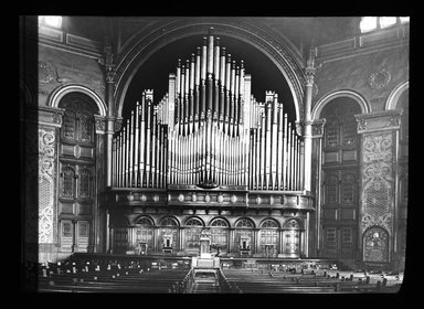 <em>"Views: U.S., Brooklyn. Brooklyn churches; synagogues. View 019: Tabernacle (int.)."</em>. Lantern slide 3.25x4in, 3.25 x 4 in. Brooklyn Museum, CHART_2011. (S10_21_US_Brooklyn_Brooklyn_Churches_Synagogues019.jpg