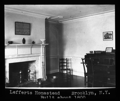 <em>"Views: U.S., Brooklyn. Brooklyn, Lefferts Homes. View 005: Lefferts Homestead. Parlor. Built about 1800."</em>. Lantern slide 3.25x4in, 3.25 x 4 in. Brooklyn Museum, CHART_2011. (Photo: Edward Van Altena, S10_21_US_Brooklyn_Brooklyn_Lefferts_Homes005.jpg