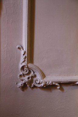 <em>"Ortner Home, 272 Berkeley Place, Brooklyn, NY. Parlor: detail of plaster wall panel moldings."</em>, 2012. Born digital. Brooklyn Museum, CHART_2013. (Photo: Brooklyn Museum, SC05_Ortner_Home_272_Berkeley_Place_20120807_DIG_82_Cat_Guzman_photo.jpg