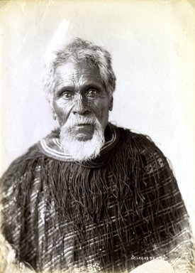 <em>"Portrait of elder Maori man wearing moko and high-collared cloak."</em>, 1883. Bw photographic print, 5 x 7 in (13 x 16 cm). Brooklyn Museum. (Photo: Brooklyn Museum, TR680_N42_Maori_TL1986.450.39_SL4.jpg