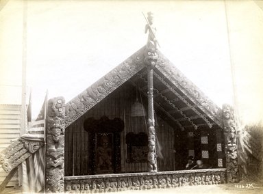 <em>"Facade of Maori meeting house and american flag."</em>, 1883. Bw photographic print, 5 x 7 in (13 x 16 cm). Brooklyn Museum. (Photo: Brooklyn Museum, TR680_N42_Maori_TL1986.450.41_SL4.jpg