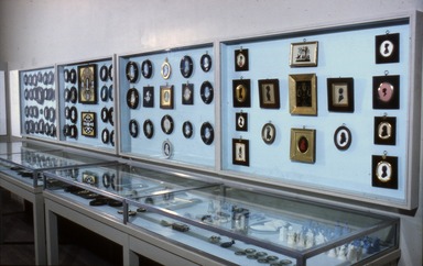 Emily Winthrop Miles Collection of Wedgwood. [04/06/1965 - 05/--/1965]. Installation view.
