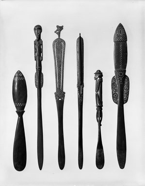  <em>Lime Spatula (Kena)</em>, 19th century. Wood, lime, 17 1/4 x 2 3/16 x 5/8 in. (43.8 x 5.6 x 1.6 cm). Brooklyn Museum, Brooklyn Museum Collection, 00.113. Creative Commons-BY (Photo: , 00.113-15_00.117_46.120.3_86.224.147_bw.jpg)