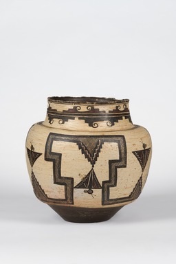 A:shiwi (Zuni Pueblo). <em>Water Jar</em>, 1825–1850. Clay, pigment, 12 3/4 x 12 3/4 in. (31.5 x 33.5 cm). Brooklyn Museum, Museum Expedition 1903, Museum Collection Fund, 03.325.4723. Creative Commons-BY (Photo: Brooklyn Museum, 03.325.4723_PS22.jpg)