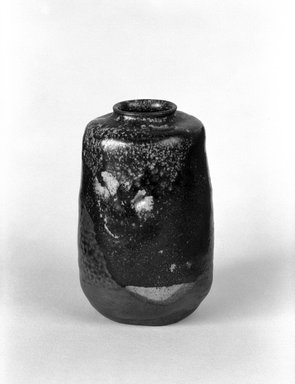  <em>Tea Jar and Cover (Satsuma Ware)</em>, 17th century. Glazed stoneware with ivory lid; Satsuma ware, 3 13/16 x 2 9/16 in. (9.7 x 6.5 cm). Brooklyn Museum, Gift of Robert B. Woodward, 03.41a-b. Creative Commons-BY (Photo: Brooklyn Museum, 03.41b_bw.jpg)