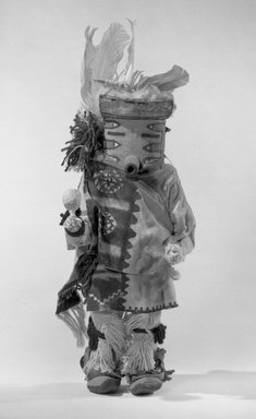 Mau-i (A:shiwi (Zuni Pueblo)). <em>Kachina Doll (Ata Ona)</em>, late 19th–early 20th century. Wood, hide, cotton cloth, feathers, pigment, Height: 14 11/16 in. (37.3 cm). Brooklyn Museum, Museum Expedition 1904, Museum Collection Fund, 04.297.5357. Creative Commons-BY (Photo: Brooklyn Museum, 04.297.5357_acetate_bw.jpg)