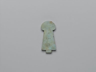  <em>Menat Amulet</em>, 664–332 B.C.E. Faience, 2 11/16 x 1 1/4 x 5/16 in. (6.8 x 3.2 x 0.8 cm). Brooklyn Museum, Charles Edwin Wilbour Fund, 05.348. Creative Commons-BY (Photo: Brooklyn Museum, 05.348_front_PS2.jpg)
