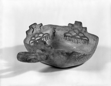 Hopi Pueblo. <em>Medicine Bowl with Handle</em>. Ceramic, pigment, 3 1/8 × 8 1/2 × 6 3/4 in. (7.9 × 21.6 × 17.1 cm). Brooklyn Museum, Museum Expedition 1905, Museum Collection Fund, 05.588.7138. Creative Commons-BY (Photo: Brooklyn Museum, 05.588.7138_bw.jpg)
