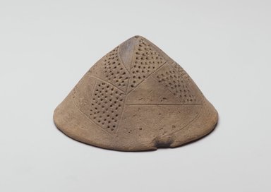  <em>Conical Lid</em>, ca. 3300-3100 B.C.E. Clay, height: 2 1/8 in. (5.4 cm); greatest diam.: 4 1/8 in. (10.5 cm) . Brooklyn Museum, Charles Edwin Wilbour Fund, 07.447.485. Creative Commons-BY (Photo: Brooklyn Museum, 07.447.485_side1_PS2.jpg)