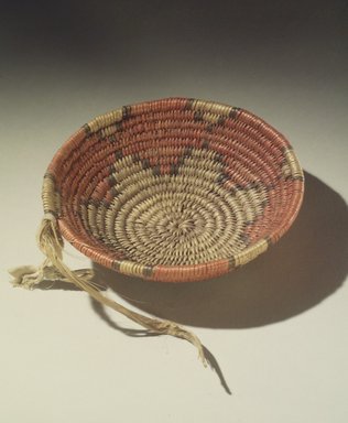 Walatowa (Jemez Pueblo). <em>Unfinished Basket</em>, ca. 1907. Plant fibers, dyes, 1 1/2 x 5 in. (3.8 x 12.7 cm). Brooklyn Museum, Museum Expedition 1907, Museum Collection Fund, 07.467.8229. Creative Commons-BY (Photo: Brooklyn Museum, 07.467.8229.jpg)