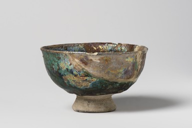  <em>Small Bowl</em>, 13th century. Ceramic, fritware, 2 15/16 x 5 in. (7.4 x 12.7 cm). Brooklyn Museum, Museum Collection Fund, 08.32. Creative Commons-BY (Photo: Brooklyn Museum, 08.32_view01_PS11.jpg)