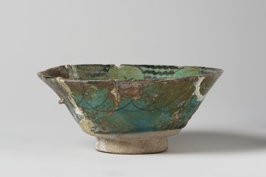  <em>Bowl</em>, 13th century. Ceramic, fritware, 3 5/8 x 7 1/2 in. (9.2 x 19 cm). Brooklyn Museum, Museum Collection Fund, 08.36. Creative Commons-BY (Photo: Brooklyn Museum, 08.36_view01_PS11.jpg)