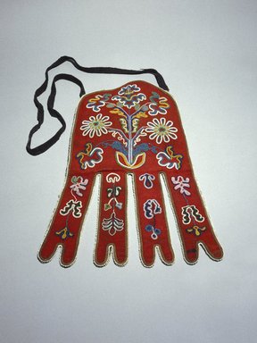 Tlingit. <em>Náaḵw gwéi (Octopus Bag)</em>, 1868-1901. Wool, cotton, glass beads, 17 11/16 x 9 7/16 in. (44.9 x 24 cm). Brooklyn Museum, Museum Expedition 1908, Museum Collection Fund, 08.491.8896. Creative Commons-BY (Photo: Brooklyn Museum, 08.491.8896_SL1.jpg)
