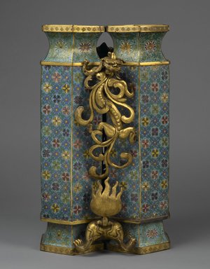  <em>Twin Vases with Carved Stand</em>, 1736–1795. Cloisonné enamel on copper alloy, gilt bronze, 25 1/4 x 15 x 13 in., 74.5 lb. (64.1 x 38.1 x 33 cm, 33.79kg). Brooklyn Museum, Gift of Samuel P. Avery, 09.606a-b. Creative Commons-BY (Photo: Brooklyn Museum, 09.606a-b_side1_PS2.jpg)