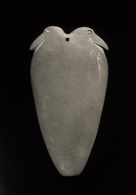  <em>Palette with Double Bird Head</em>, ca. 3300–3000 B.C.E. Graywacke, shell, faience, limestone, garnet, 4 5/8 x 8 7/8 in. (11.8 x 22.5 cm). Brooklyn Museum, Charles Edwin Wilbour Fund, 09.889.161. Creative Commons-BY (Photo: Brooklyn Museum, 09.889.161_SL1.jpg)