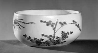  <em>Kakiemon Bowl</em>, early 18th century. Porcelain, 3 7/16 x 5 15/16 x 7 9/16 in. (8.7 x 15.1 x 19.2 cm). Brooklyn Museum, Gift of Carll H. de Silver, 11.693. Creative Commons-BY (Photo: Brooklyn Museum, 11.693_acetate_bw.jpg)
