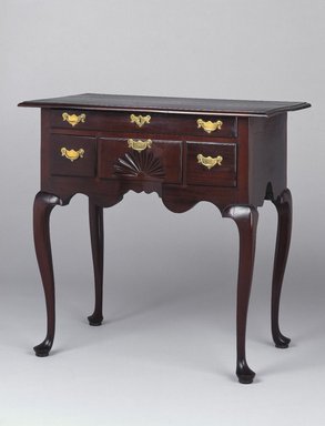  <em>Lowboy (Dressing Table)</em>, ca. 1730. Mahogany, 33 1/2 x 34 1/4 x 21 in. (85.1 x 87 x 53.3 cm). Brooklyn Museum, Henry L. Batterman Fund, 14.714. Creative Commons-BY (Photo: Brooklyn Museum, 14.714_SL1.jpg)